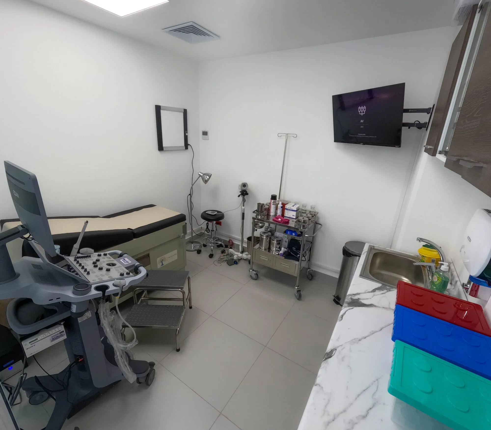 Imagine Clinic ultrasound room