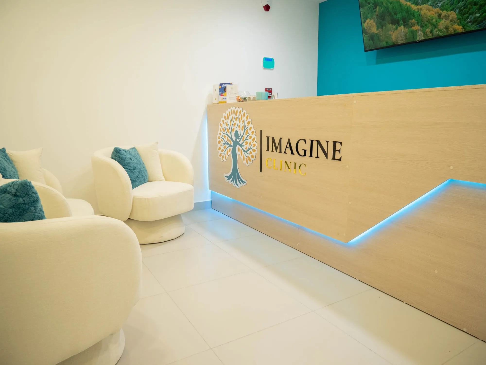 Imagine Clinic reception in San Salvador