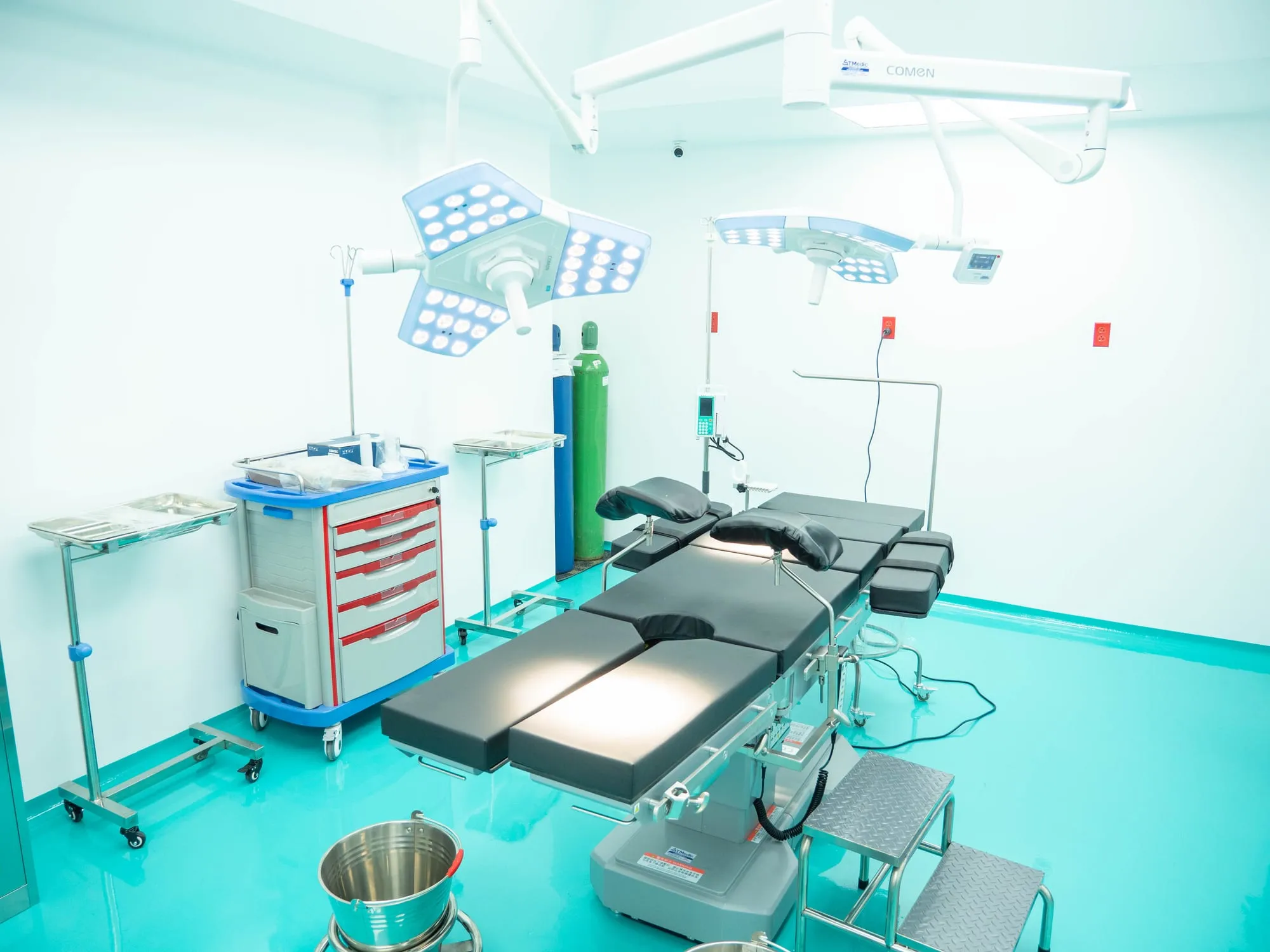 Vista amplia de la sala de procedimientos de Imagine Clinic